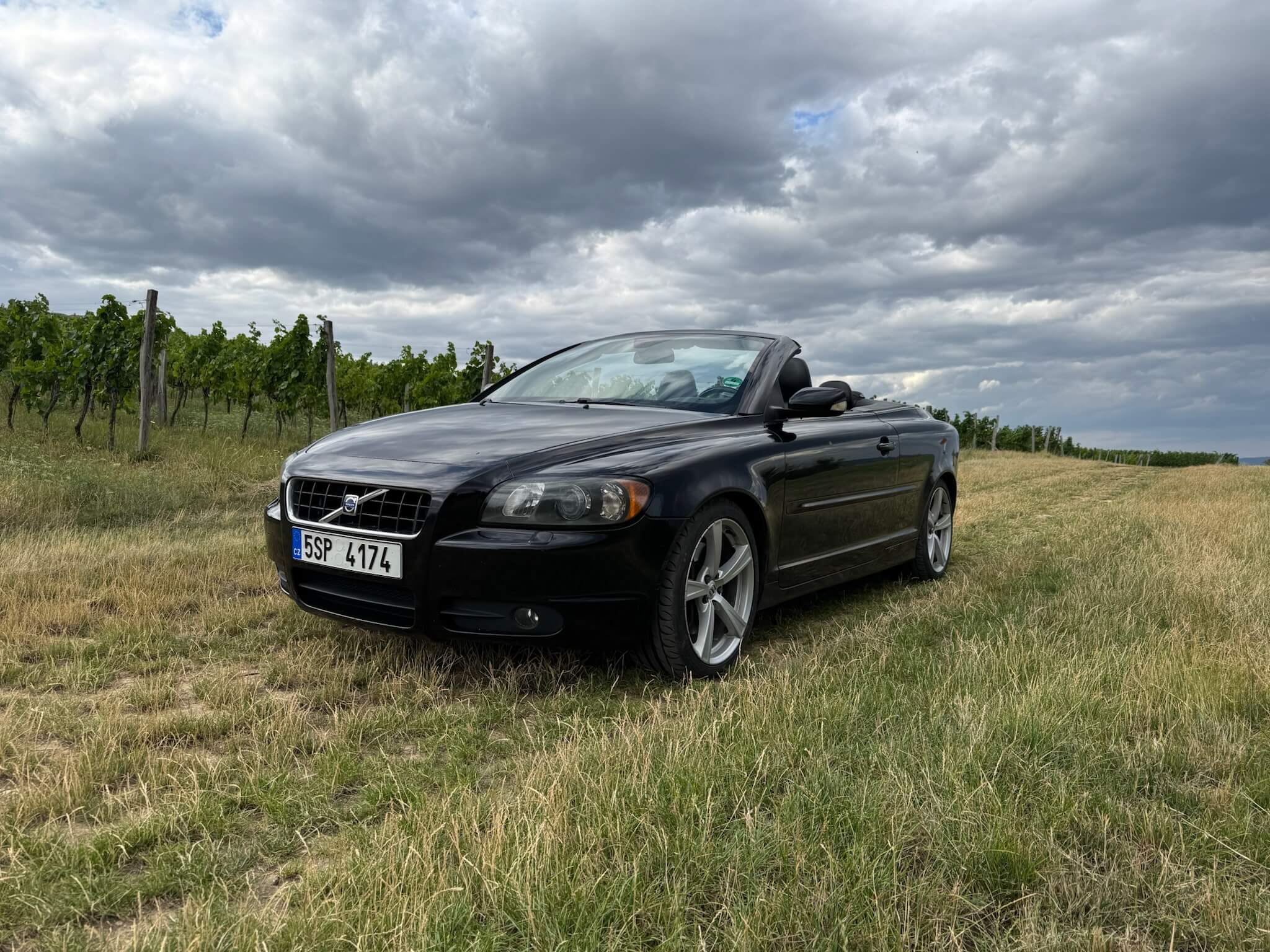 Volvo C70 – pohled z boku